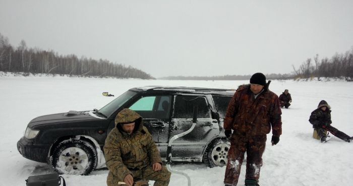 Погода крутиха алтайский на 10. Рыбалка в Крутихе Алтайского края. Крутиха рыбалка на Оби. Крутиха Новосибирск рыбалка. Рыбалка в Крутихе Алтайского края зимой 2022г.